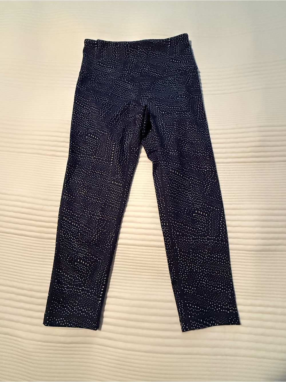Zella Small 3/4 Length Blue and Whjte Dot Active Leggings